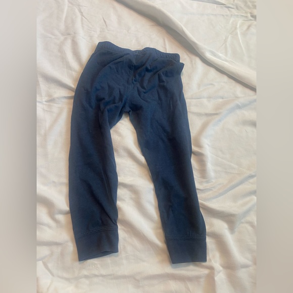 Thin sweat pants for boys size 5. - Picture 2 of 3